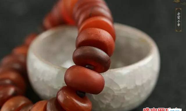 紅皮老蜜蠟手串價格，這樣才是對的！