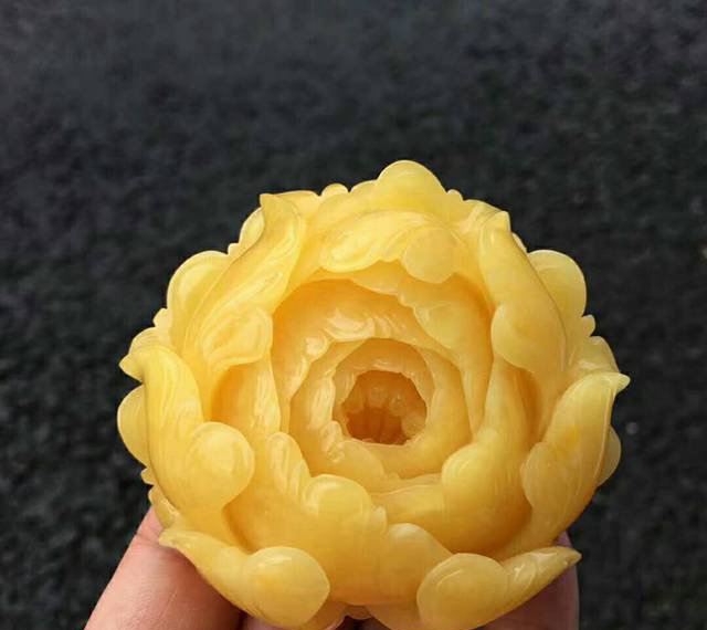琥珀蜜蠟的價格區別，蜜蠟真的比琥珀貴嗎？