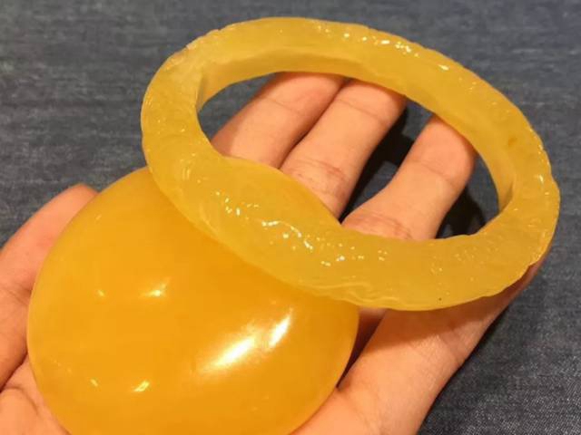 琥珀蜜蠟手鐲圖片，為何手鐲和鐲芯要成套賣?