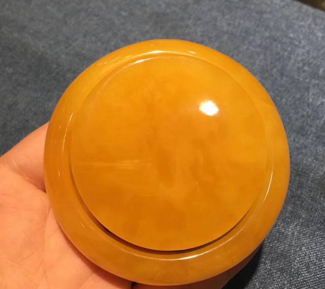 怎么鑒別蜜蠟手鐲真假，最好的鑒別方法都在這里！