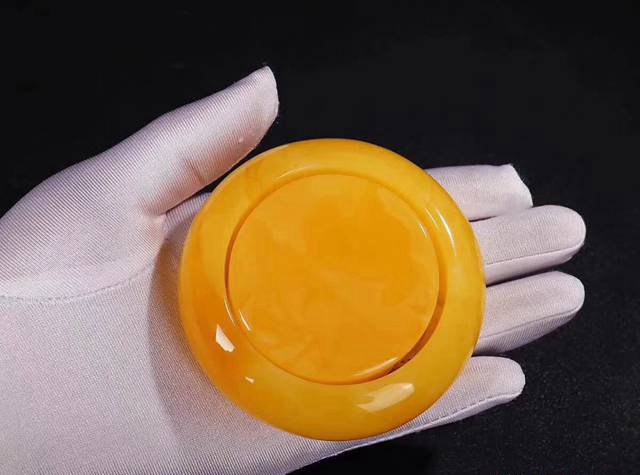 藍雪山蜜蠟手鐲圖片與天然蜜蠟手鐲，究竟有什么不一樣呢？