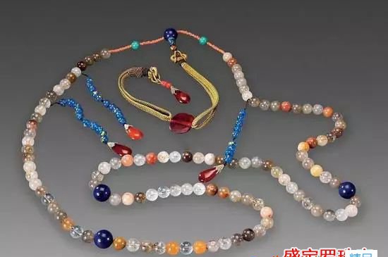 金珀與水晶的朝珠價值，什么是朝珠？