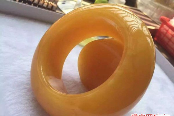 蜜蠟手鐲真的一般在什么價位，蜜蠟手鐲價格為什么少之又少？