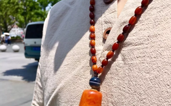 男士佩戴蜜蠟款式圖片，這么戴看起來倍有面子！