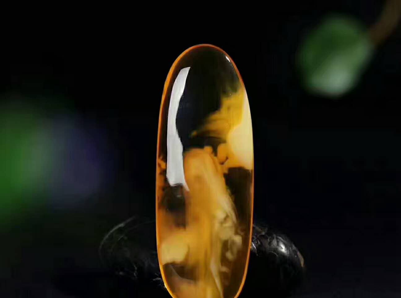 金珀吊墜價格，這就有點尷尬了！