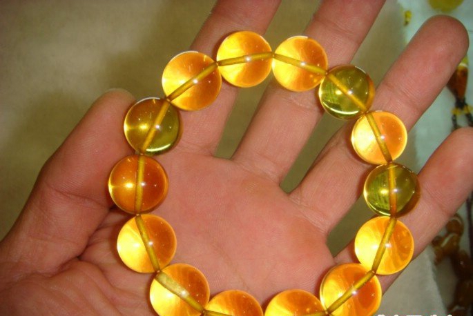 金珀不值錢?金珀手串的價格絕對超乎你的想象？