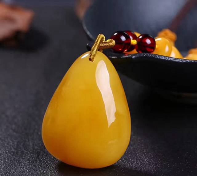 雞油紅蜜臘吊墜價格圖片，這里有你找尋已久的答案！