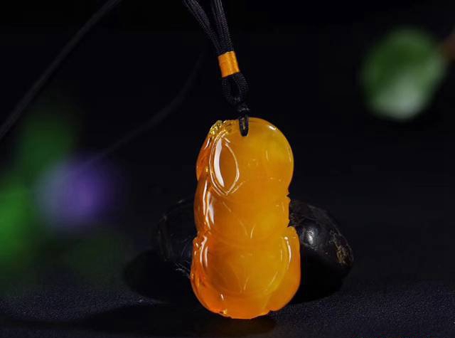 蜜臘吊墜圖片價格，常見的吊墜款式有哪些？