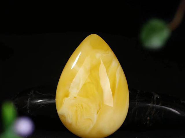 老撾蜜蠟吊墜價格背后隱藏的秘密，你真的了解嗎？