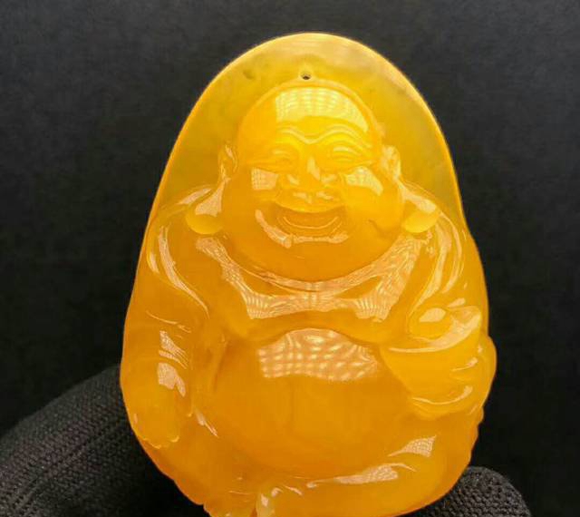 為什么蜜蠟吊墜笑佛價格高數量少見呢？原因在這里！