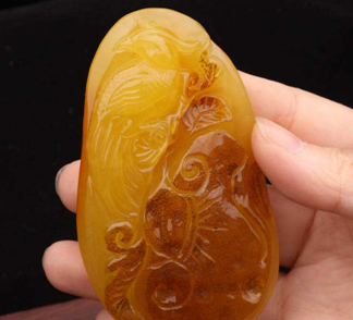 蜜蠟鳳凰牡丹吊墜圖片欣賞和價格分析！