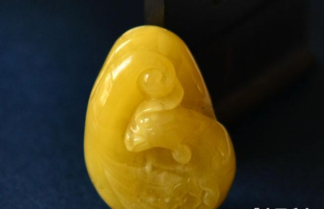 蜜蠟鳳凰牡丹吊墜圖片欣賞和價格分析！