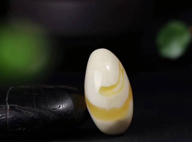 白花蜜蠟吊墜價格