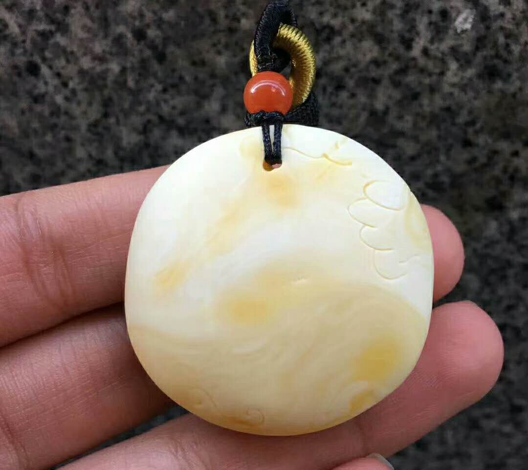 琥珀吊墜蜜蠟的價格