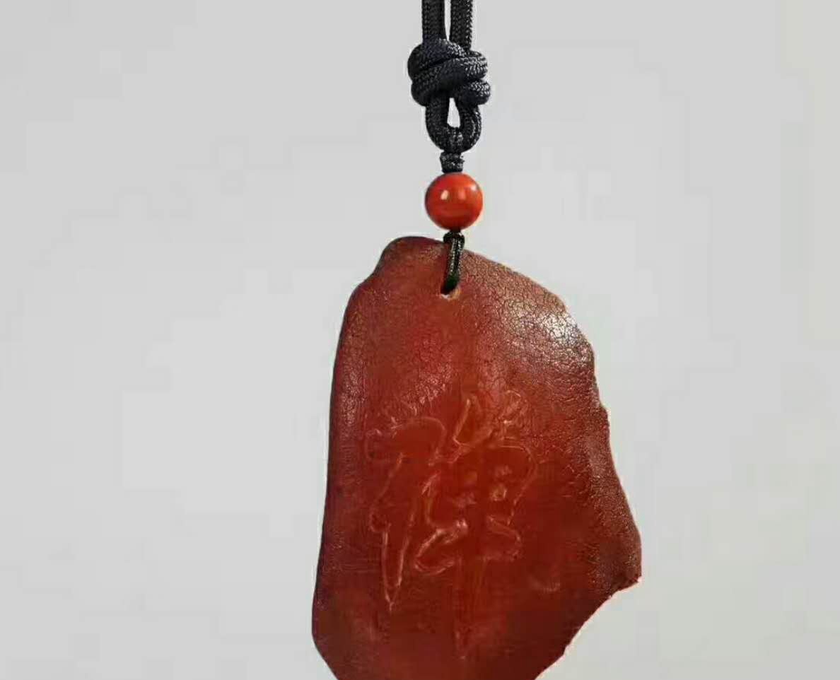 俄羅斯蜜蠟真皮吊墜價格