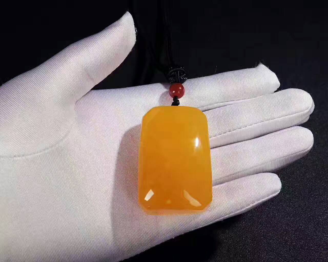 蜜蠟吊墜價格是多少錢一克，急，在線等！