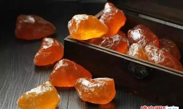 頂級蟲琥珀原石的價位