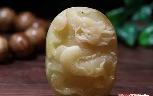蜜蠟戴脖子上有好處嗎？形容它為“神器”也不為過！