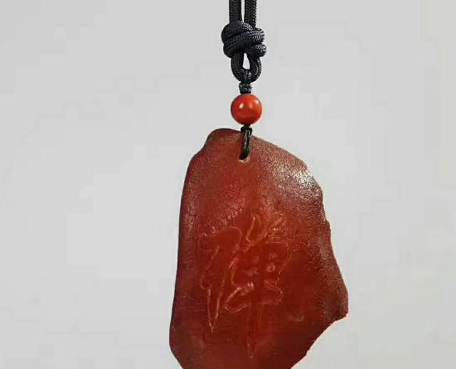 蜜蠟墜的項鏈怎樣搭配才好看？