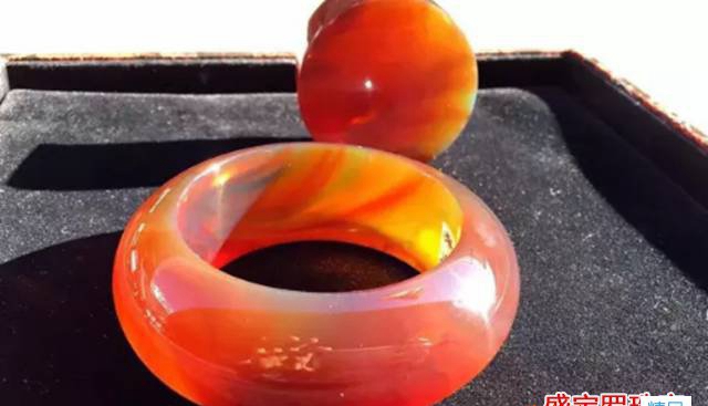 緬甸琥珀手鐲價格，隨便拿一件都可能價值上萬！