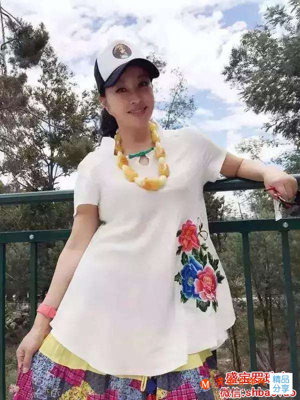 劉曉慶所喜歡的蜜蠟項鏈圖片欣賞，一般人真比不了！