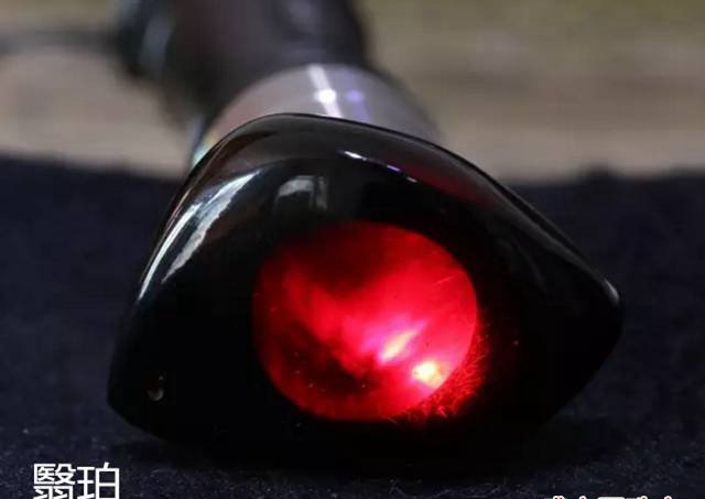 翳珀和血珀的區別，不知道的就打燈看！