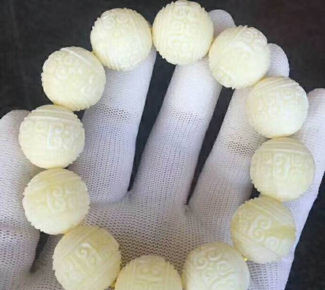 白花蜜蠟手串克價是怎么來的，希望看完對你有所啟發！