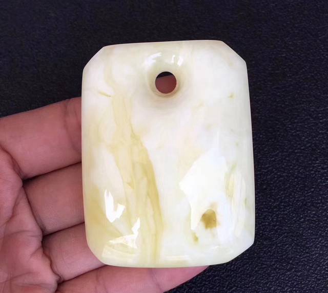 俄料白花蜜蠟吊墜克價多少才算合理？