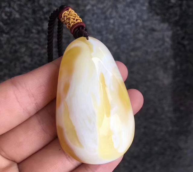 俄料白花蜜蠟克價為什么比烏料高，你知道原因嗎？