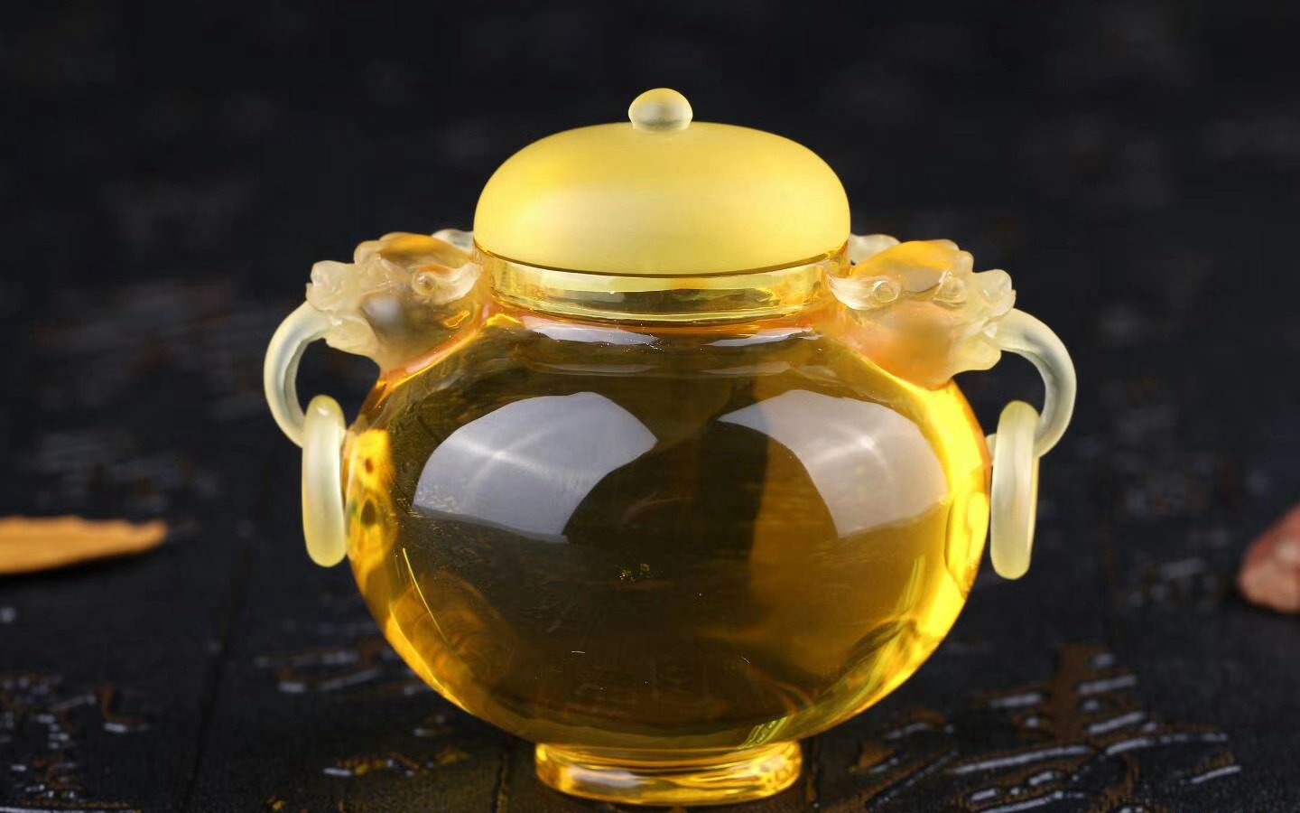 琥珀和蜜蠟的區別在哪里，蜜蠟與琥珀哪個價值高？