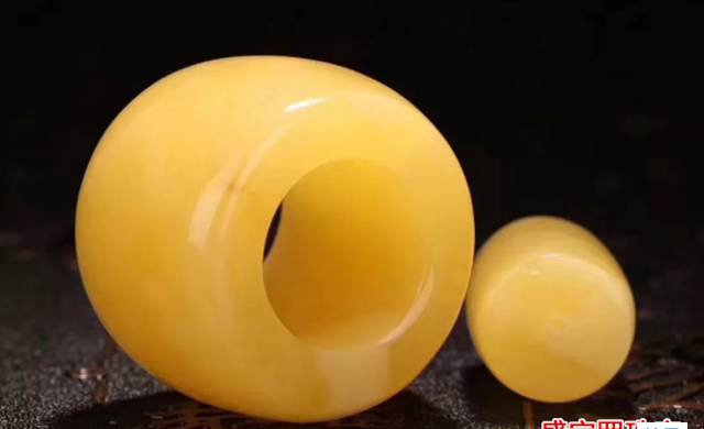 蜜蠟里面有蟲子，絕沒有蟲珀看起來那么美好！
