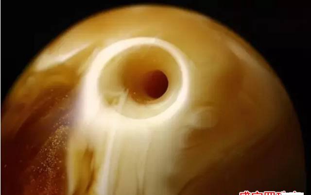 看到蜜糖色蜜蠟，有種想嘗一下味道的沖動！