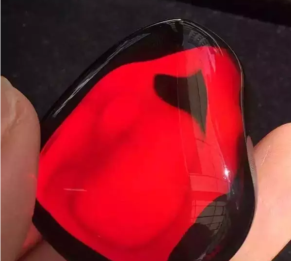 血琥珀手鏈價格以及血珀的品種有哪些？