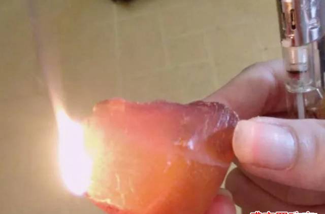 蜜蠟燃燒時冒黑煙嗎，小松來燒給你看！