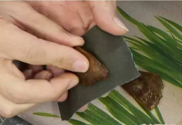 怎樣打磨蜜蠟原石，看完這篇你就會了！