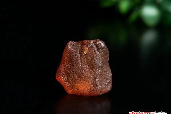 蜜蠟原石價格有多高，現在了解還來得及！