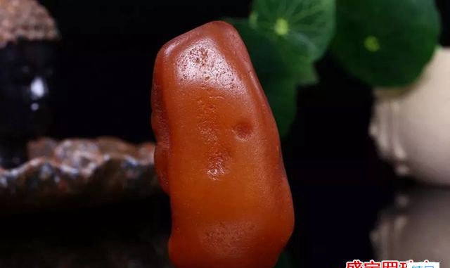 消費者想知道的蜜蠟原石鑒別方法，都在這里！