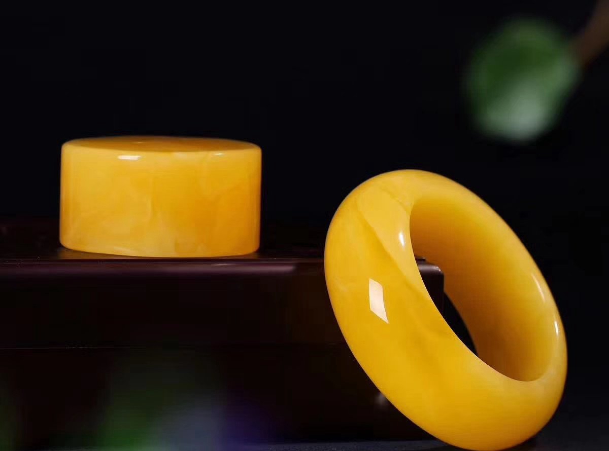 雞油黃琥珀蜜蠟價格，只需看這三點！