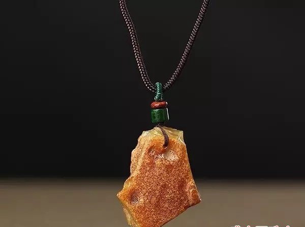 誰告訴你，琥珀蜜蠟原石只能用來車珠子！