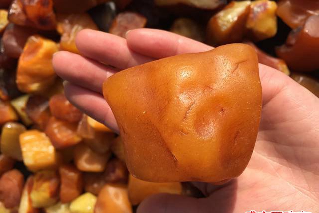 蜜蠟原石一克多少錢?