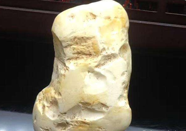 瓷白蜜蠟原石價格