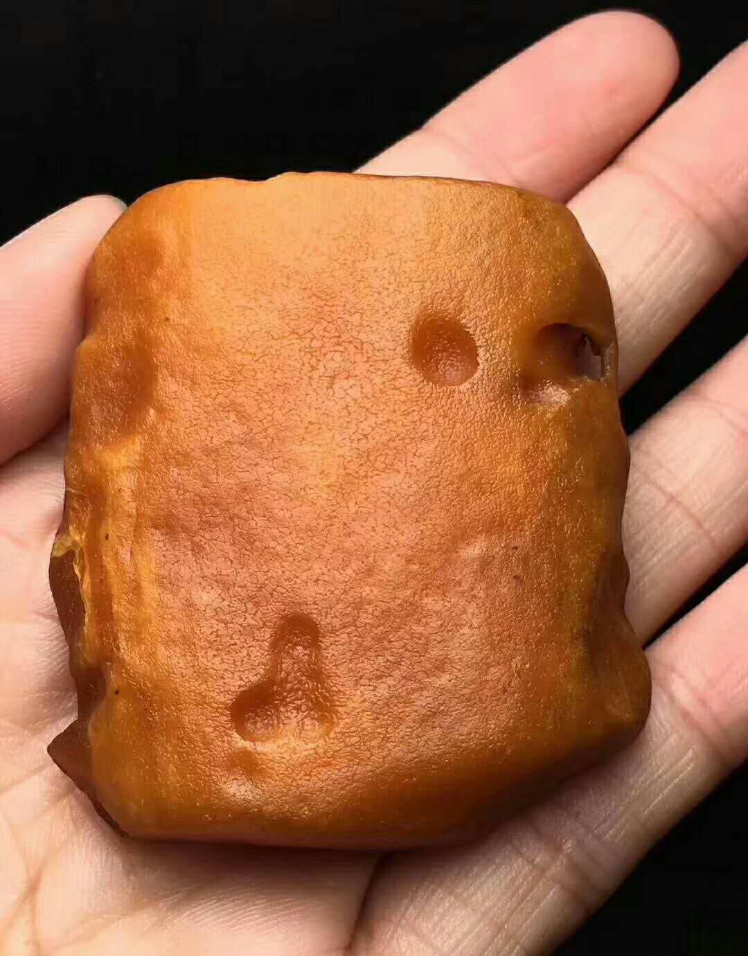 資深玩家揭秘：蜜蠟原石價格多少錢一克！