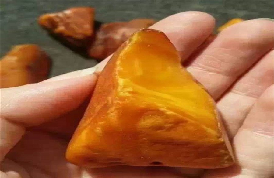 蜜蠟礦石多少錢一克，買礦石有什么優點？