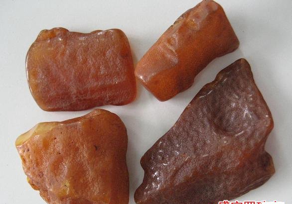 新蜜蠟原石多少錢一克，這些內幕你應該知道！