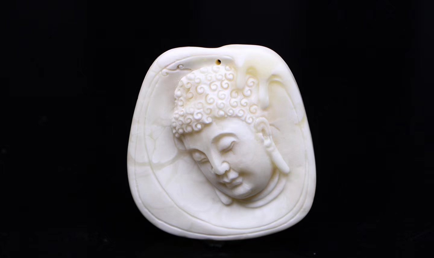 白蜜蠟手串價格  白蜜蠟手串戴左手還是右手？