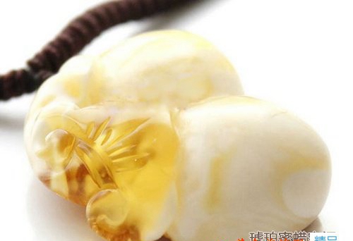 白蜜蠟現在多少錢一克？白蜜蠟價格怎樣？什么樣的更具有收藏價值