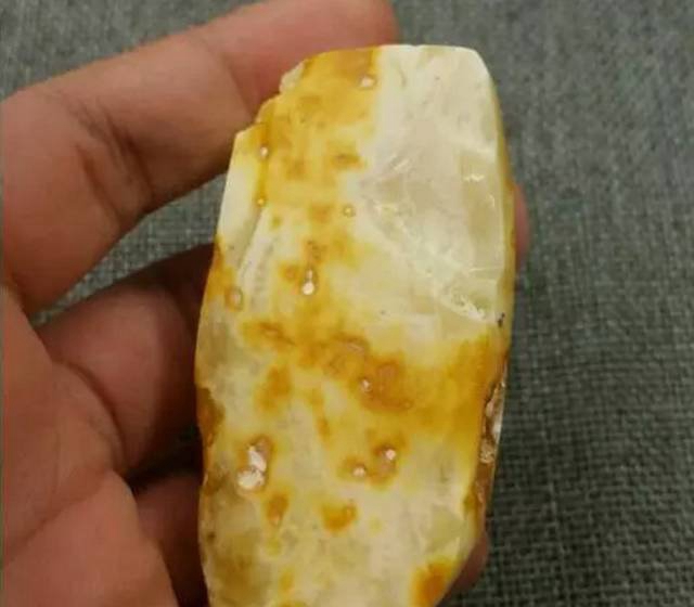 白花蜜蠟沒有拋光的樣子，你可曾見過！