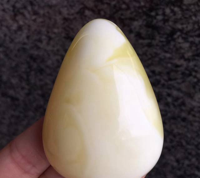 白花蜜蠟表面出現黑色灰，是買到假貨了嗎？
