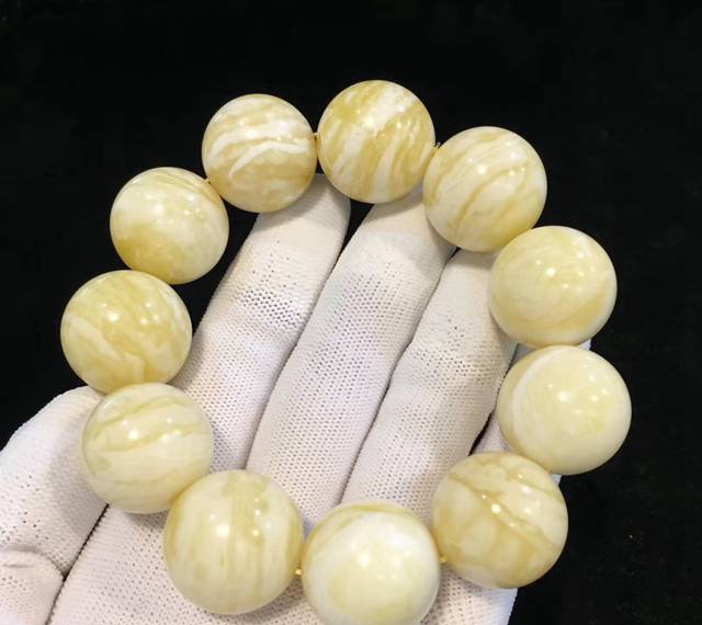 白花蜜蠟表面出現黑色灰，是買到假貨了嗎？