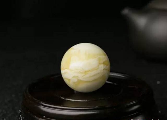 白蜜蠟和白花蜜蠟的區別，看一眼便知！